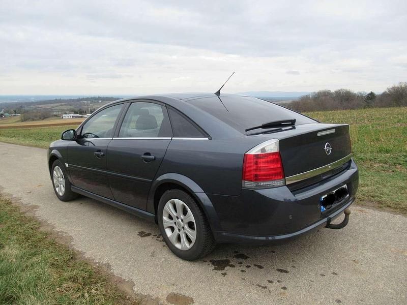 Blau Gebraucht 2007 Opel Vectra Edition+ Limousine | 4.390 € (Etwas zu teuer) - Bild 1/4