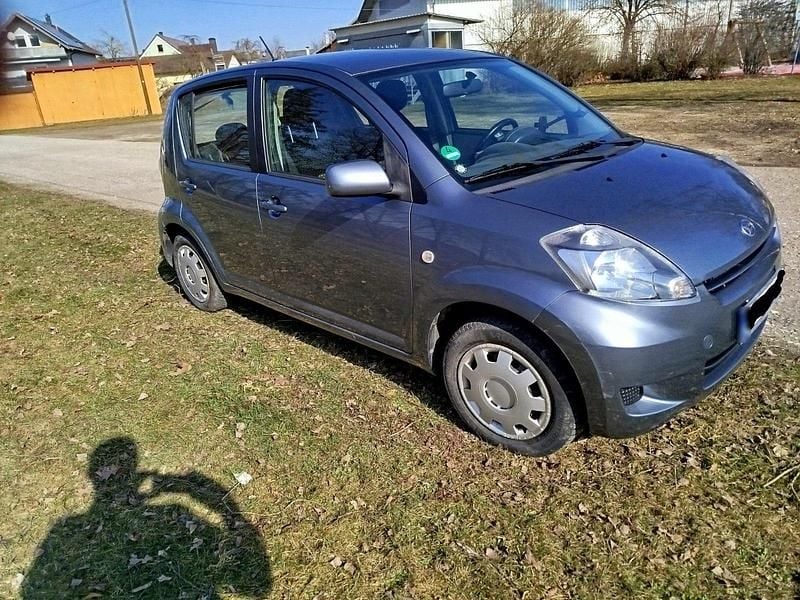 Gebraucht Daihatsu Sirion 91 PS (66 kW) 2009 Blau Kleinwagen