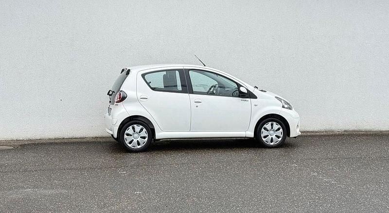 Gebraucht Toyota Aygo Cool 68 PS (50 kW) 2014 Weiß Kleinwagen