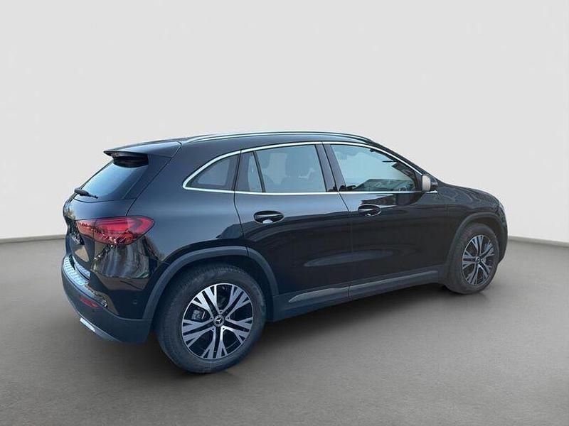 Gebraucht Mercedes GLA200 150 PS (110 kW) 2025 Metalliclack kosmosschwarz (metallic) SUV