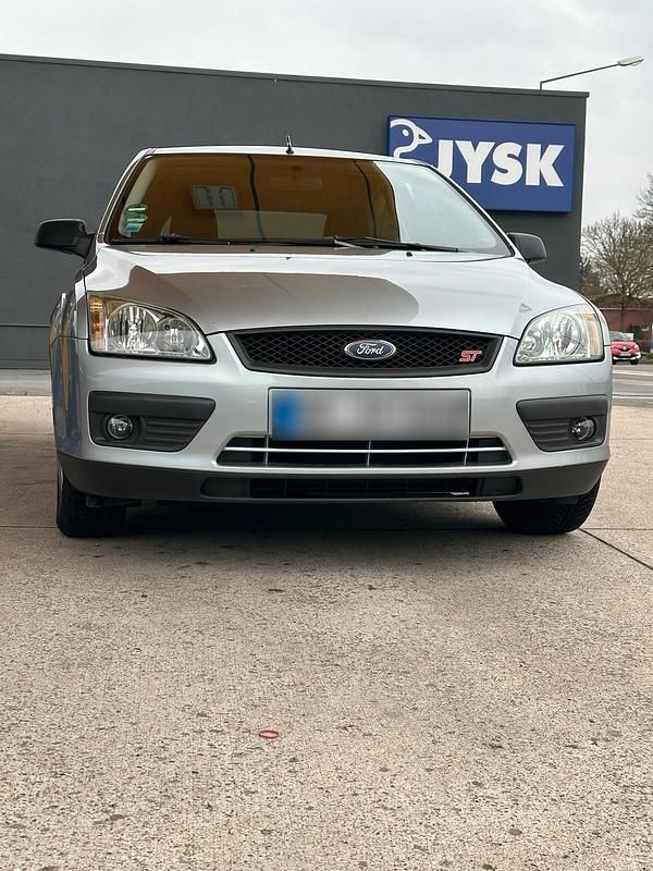 Gebraucht Ford Focus 102 PS (75 kW) 2005 Silber Limousine