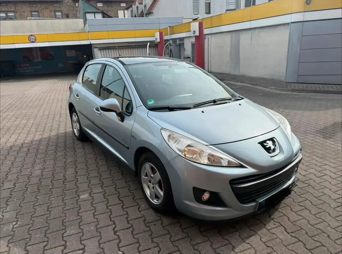 Gebraucht Peugeot 207 75 PS (55 kW) 2010 Silber Kleinwagen