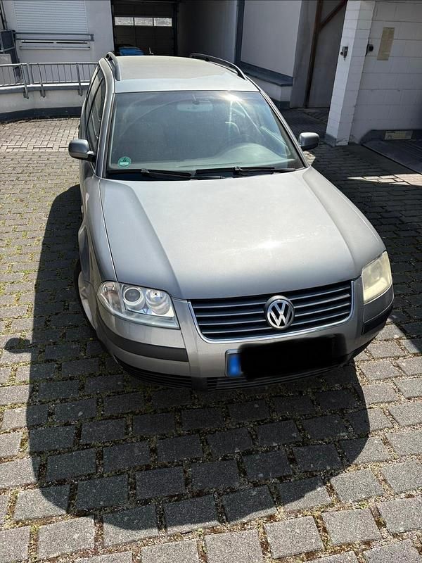 Second-hand VW Passat 115 CP (84 kW) 2002 Gri Break
