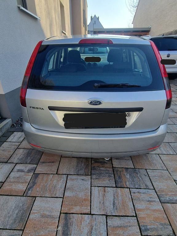 Gebraucht Ford Fiesta 80 PS (58 kW) 2003 Silber Kleinwagen