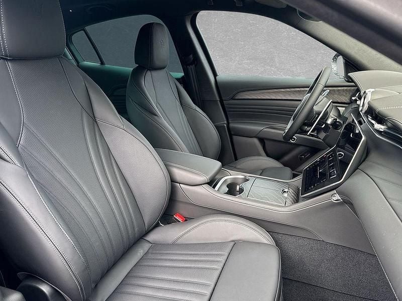 Neu Maserati Grecale 330 PS (242 kW) 2026 Grau SUV