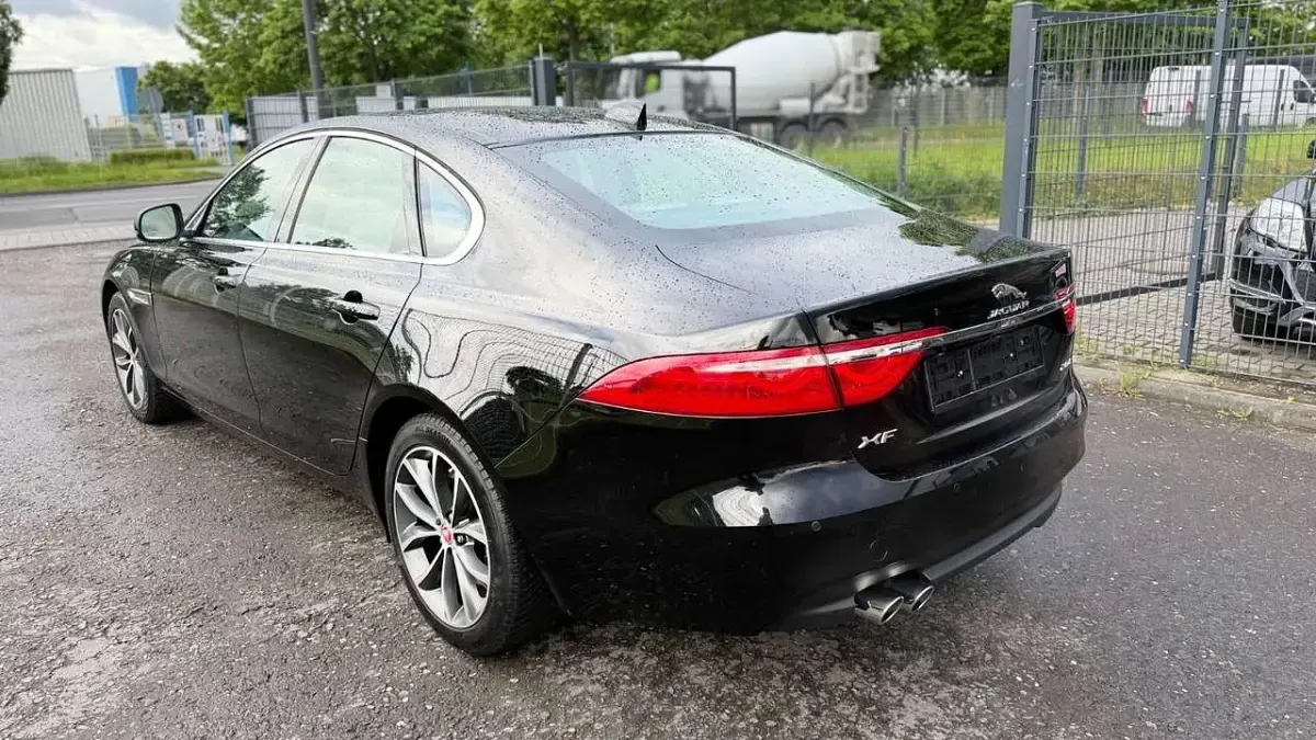 Gebraucht Jaguar XF Prestige 163 PS (119 kW) 2018 Schwarz Limousine