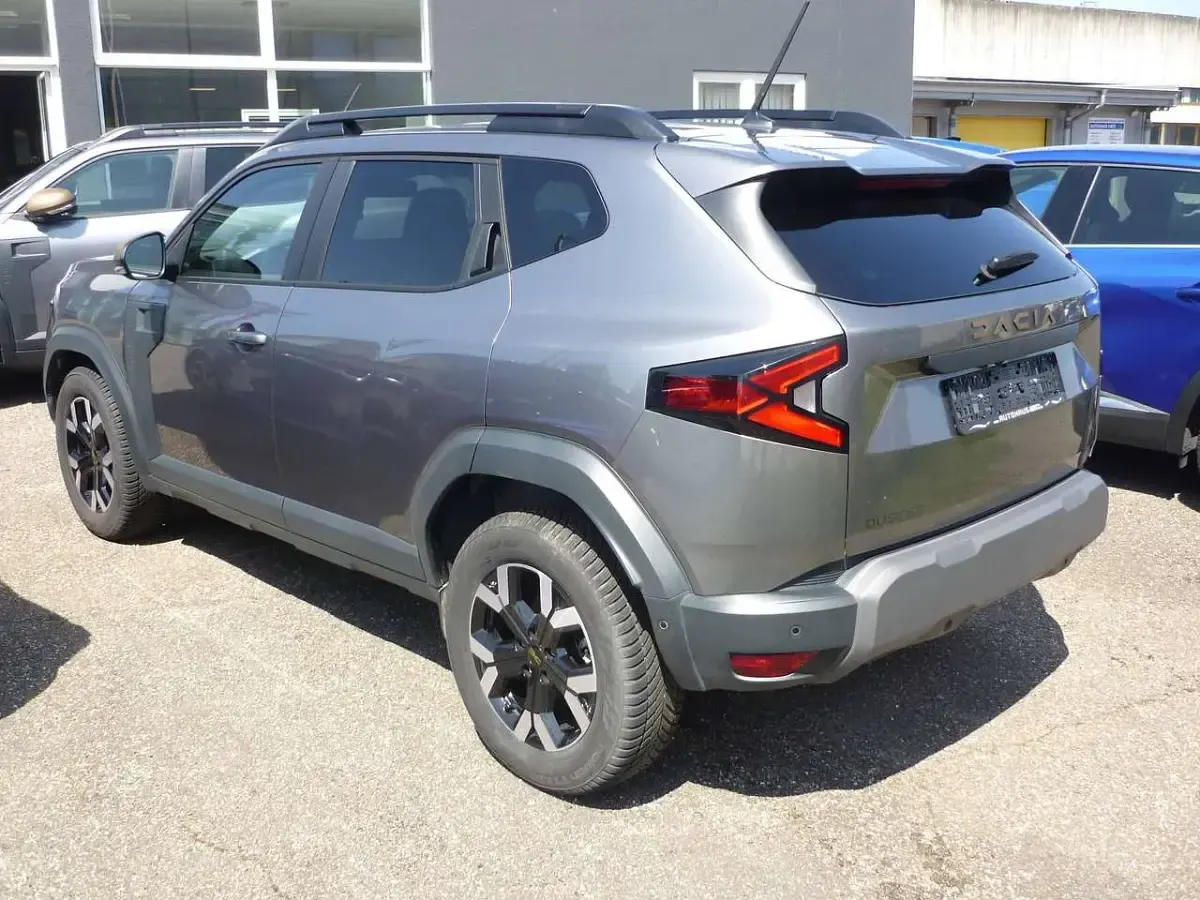 Gebraucht Dacia Duster 131 PS (96 kW) 2025 Dolomitgraumetallic SUV