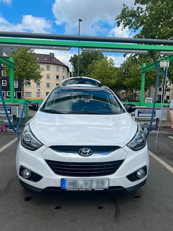 Weiß Gebraucht 2014 Hyundai ix35 SUV | 12.999 € (Etwas zu teuer) - Bild 1/4