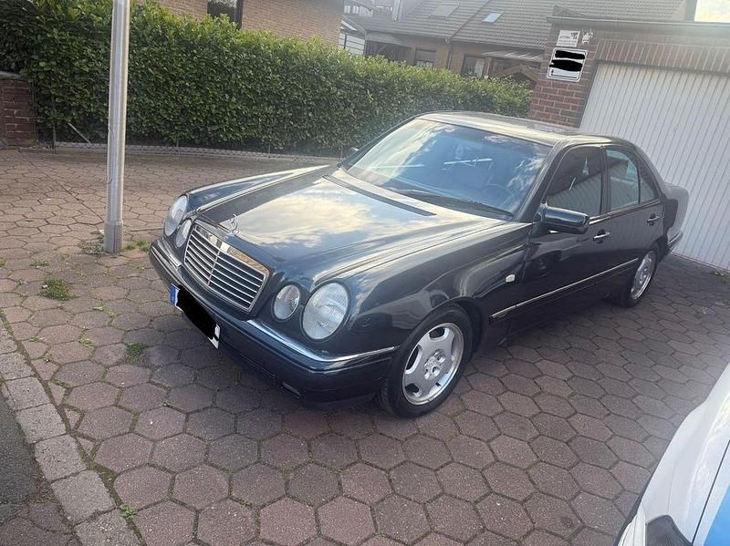 Gebraucht Mercedes E420 Avantgarde 279 PS (205 kW) 1996 Schwarz Limousine