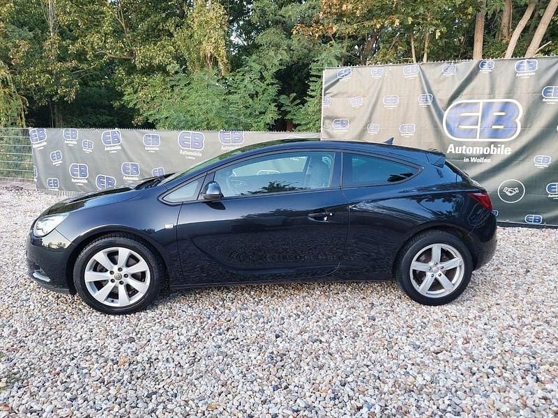 Gebraucht Opel Astra GTC Active 140 PS (102 kW) 2013 Schwarz Coupé
