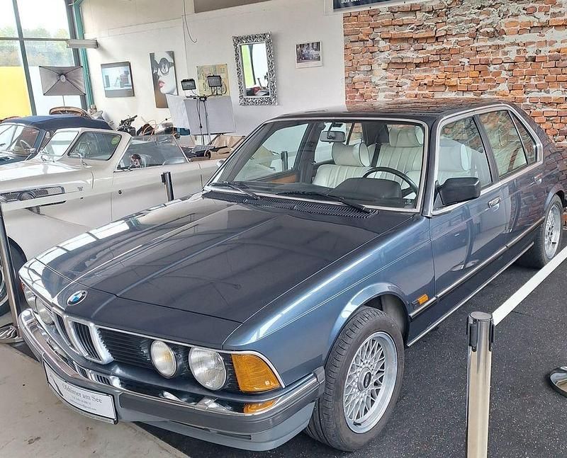 Gebraucht BMW 745 252 PS (185 kW) 1986 Blau Limousine