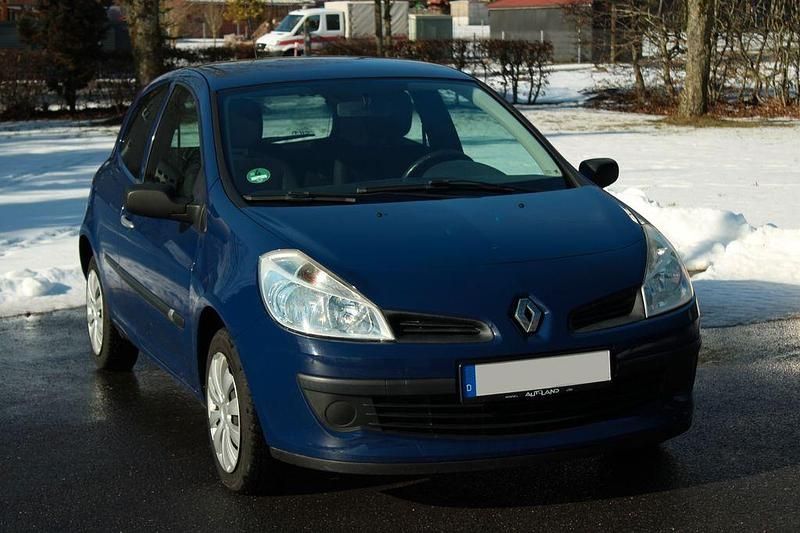Second-hand Renault Clio II Expression 75 CP (55 kW) 2009 Albastru Berlinǎ