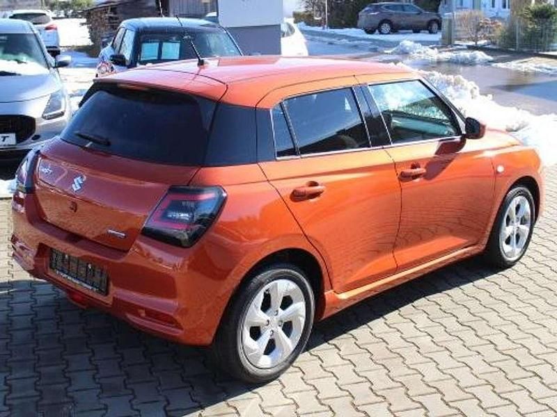 Neu Suzuki Swift Comfort 83 PS (61 kW) 2025 Flame orange pearl Kleinwagen
