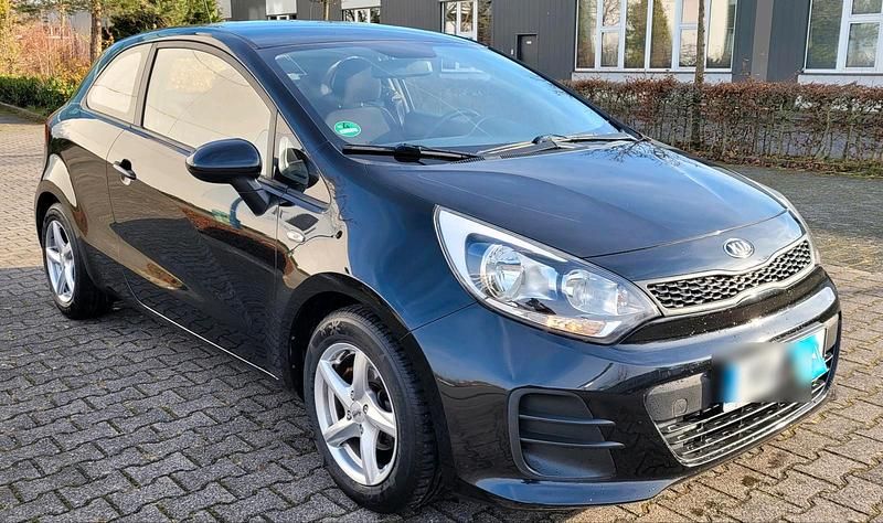 Gebraucht Kia Rio 84 PS (61 kW) 2016 Schwarz Kleinwagen