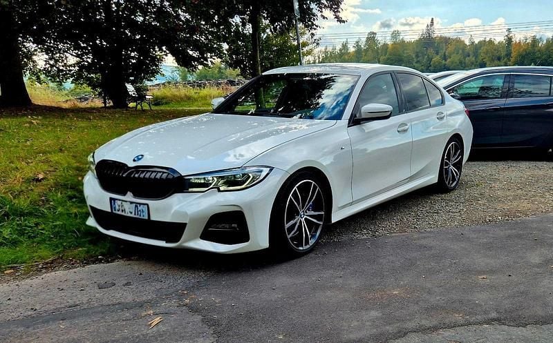 Weiß Gebraucht 2019 BMW 330 M Sport Limousine | 29.999 € (Superpreis) - Bild 1/4