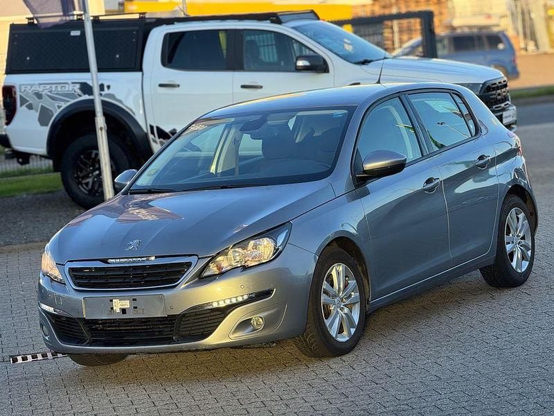 Gris artense Gebraucht 2015 Peugeot 308 Active Limousine | 3.950 € (Superpreis) - Bild 1/4