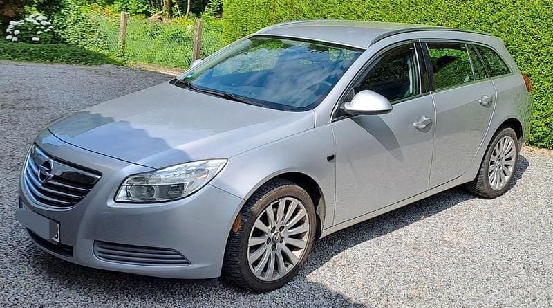 Silber Gebraucht 2010 Opel Insignia Kombi | 1.200 € - Bild 1/4