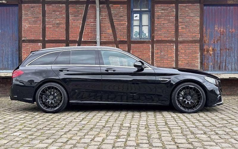 Schwarz Gebraucht 2019 Mercedes C63 AMG AMG Limousine | 54.800 € (Fairer Preis) - Bild 1/4