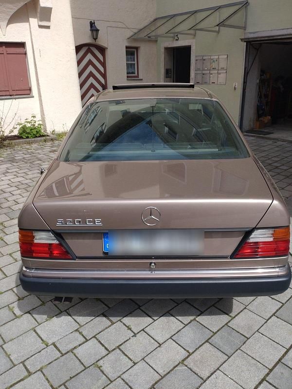 Gebraucht Mercedes E320 220 PS (161 kW) 1994 Andere farben Coupé