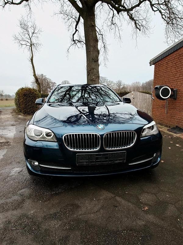 Gebraucht BMW 525 218 PS (160 kW) 2012 Blau Kombi