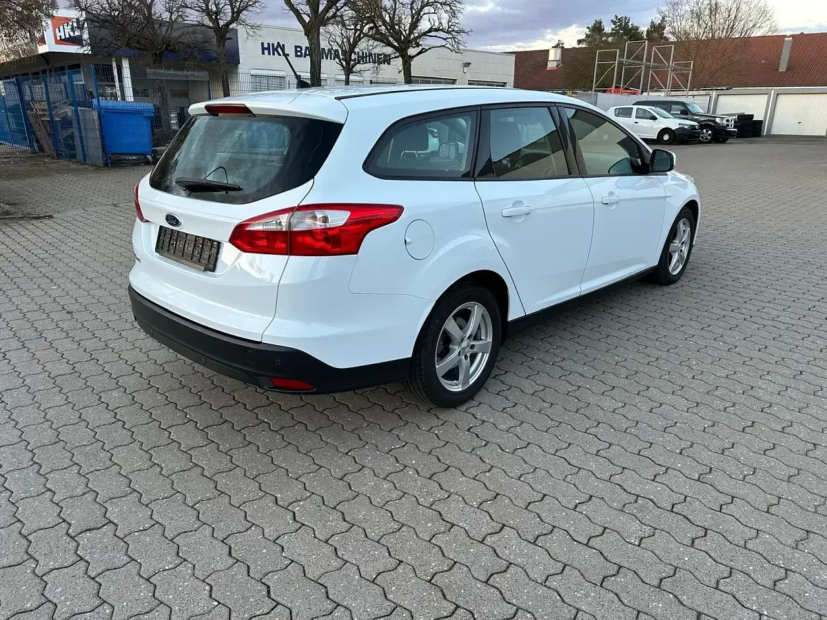Usado Ford Focus 116 CV (85 kW) 2014 Blanco Familiar