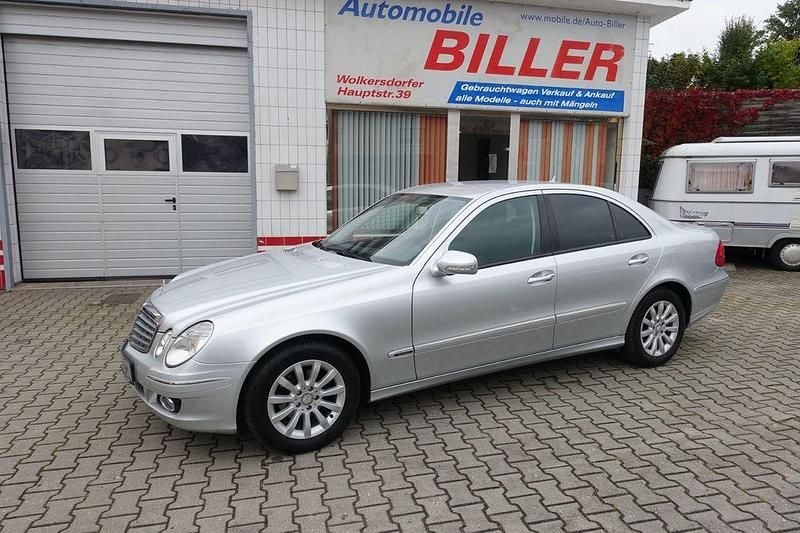 Silber Gebraucht 2007 Mercedes E200 Limousine | 7.490 € (Etwas zu teuer) - Bild 1/4