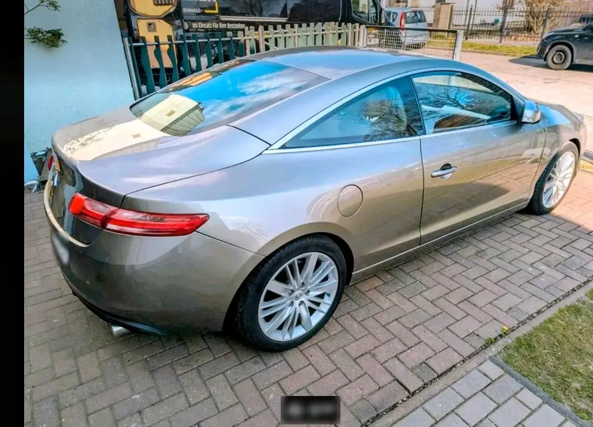 Gebraucht Renault Laguna Coupé 238 PS (175 kW) 2009 Gold Coupé