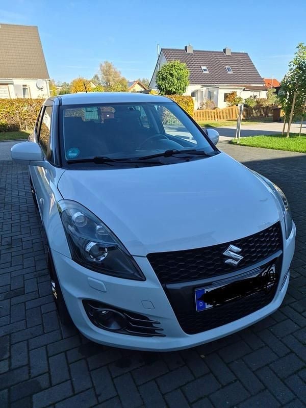 Weiß Gebraucht 2016 Suzuki Swift Sport Kleinwagen | 11.900 € (Etwas zu teuer) - Bild 1/4