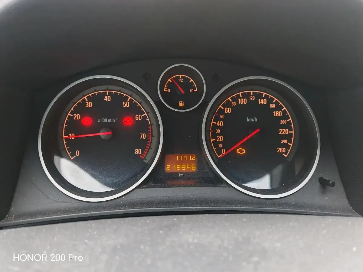 Gebraucht Opel Astra 140 PS (102 kW) 2009 Grün Kombi