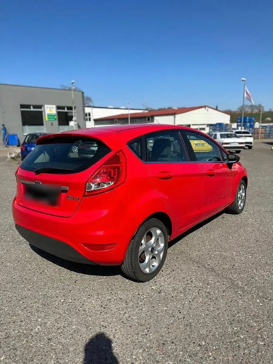 Gebraucht Ford Fiesta Trend 60 PS (44 kW) 2009 Rot Limousine