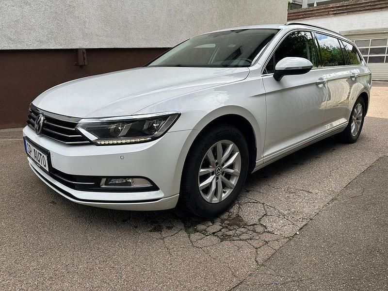 Gebraucht VW Passat Comfortline 150 PS (110 kW) 2018 Weiß Limousine