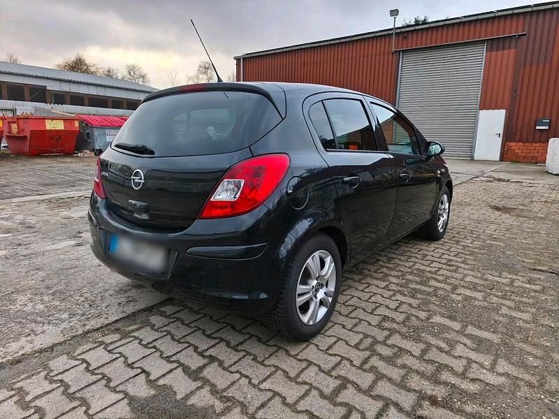 Second-hand Opel Corsa 101 CP (74 kW) 2013 Negru Hatchback