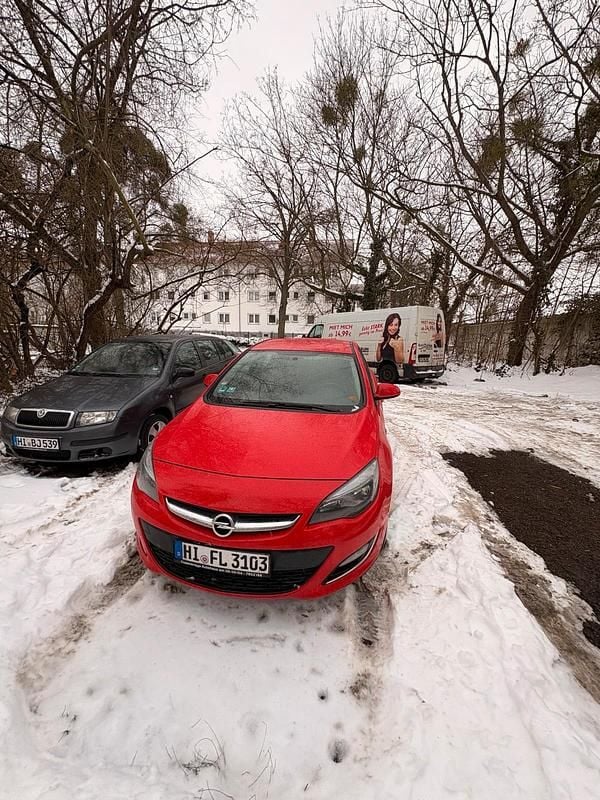 Rot Gebraucht 2013 Opel Astra Edition Kleinwagen | 4.400 € (Guter Preis) - Bild 1/4