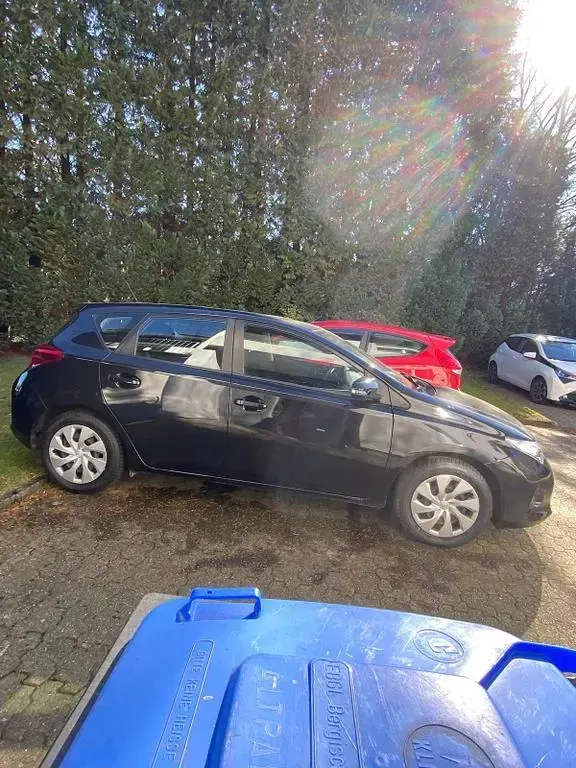 Gebraucht Toyota Auris Edition 99 PS (72 kW) 2011 Schwarz Kleinwagen