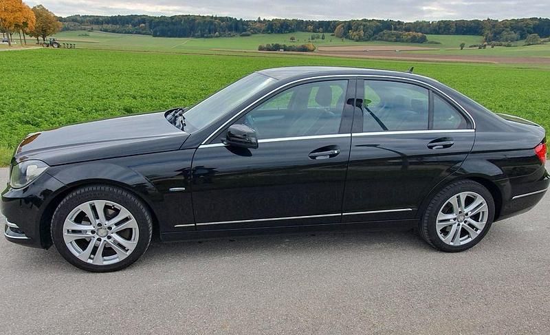 Schwarz Gebraucht 2012 Mercedes C220 Avantgarde Limousine | 6.300 € (Fairer Preis) - Bild 1/4