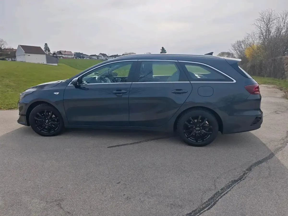 Gebraucht Kia Ceed 160 PS (117 kW) 2022 Grau Kleinwagen