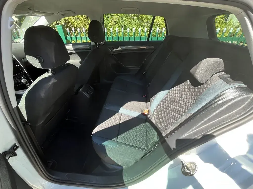 Gebraucht VW Golf VII IQ Drive 116 PS (85 kW) 2019 Weiß Limousine