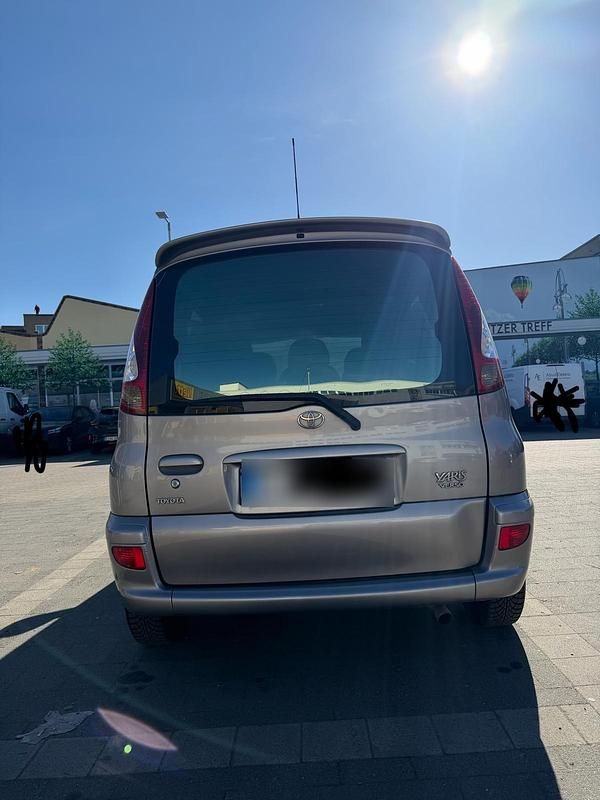 Gebraucht Toyota Yaris 86 PS (63 kW) 2003 Silber Kombi