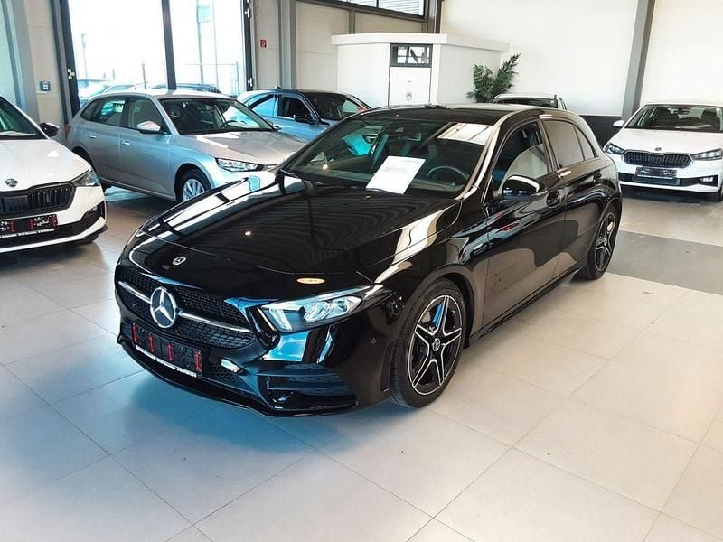 Schwarz Gebraucht 2021 Mercedes A180 AMG line Limousine | 23.990 € (Guter Preis) - Bild 1/4