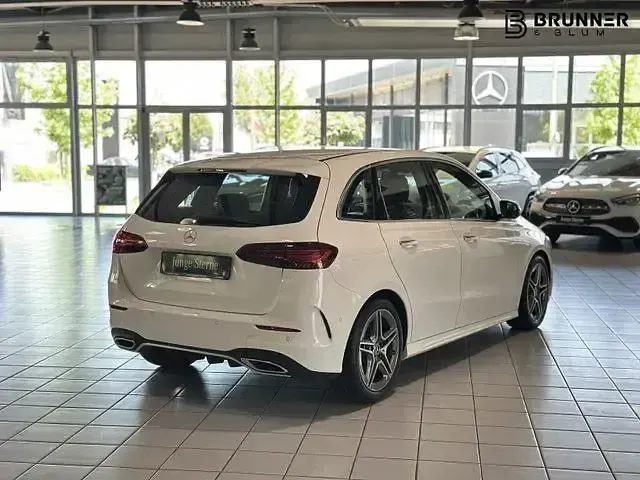 Gebraucht Mercedes B200 AMG line 163 PS (119 kW) 2025 Unilack polarweiß Van / Kleinbus