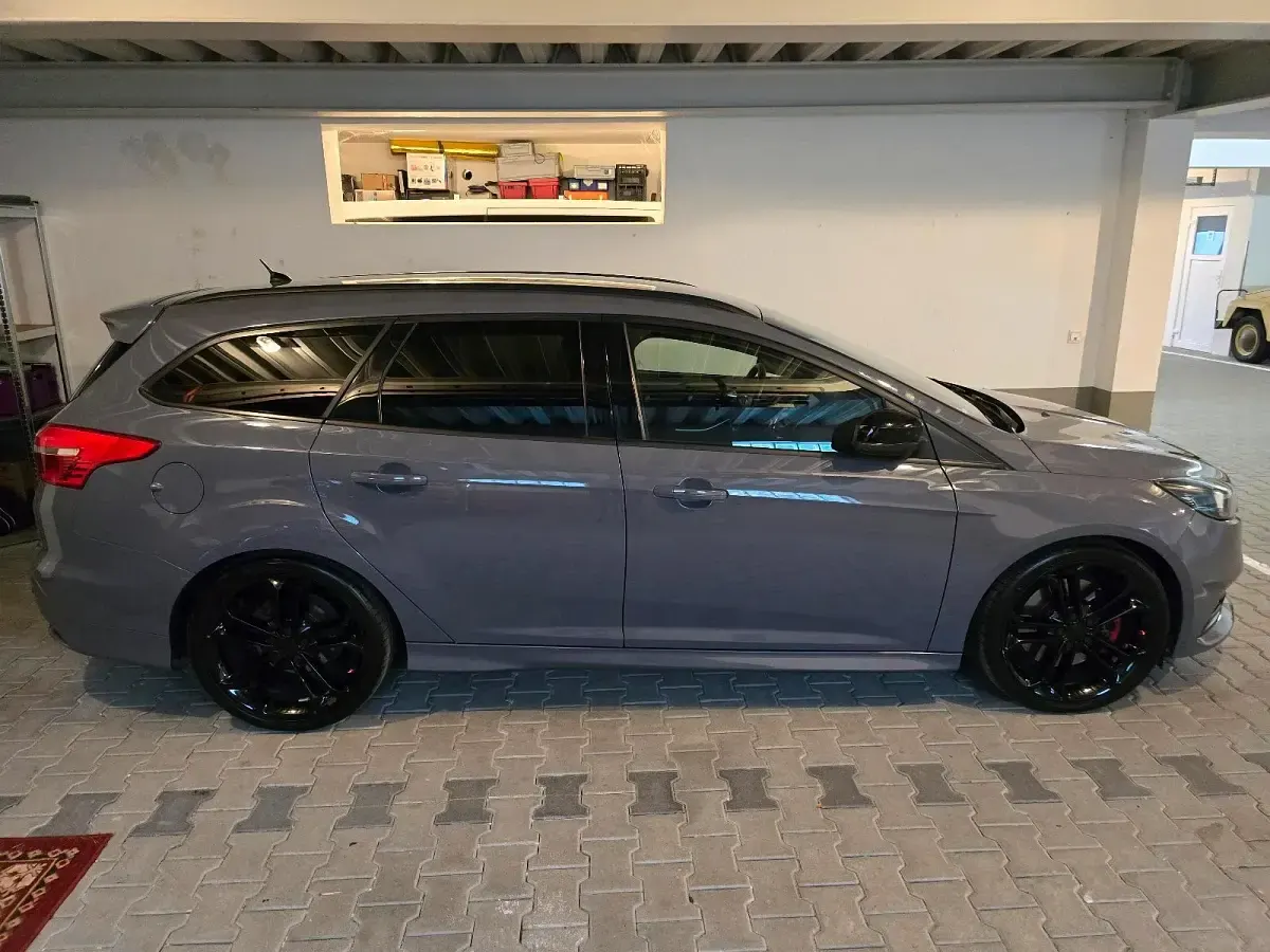 Gebraucht Ford Focus ST 250 PS (183 kW) 2016 Grau Kombi