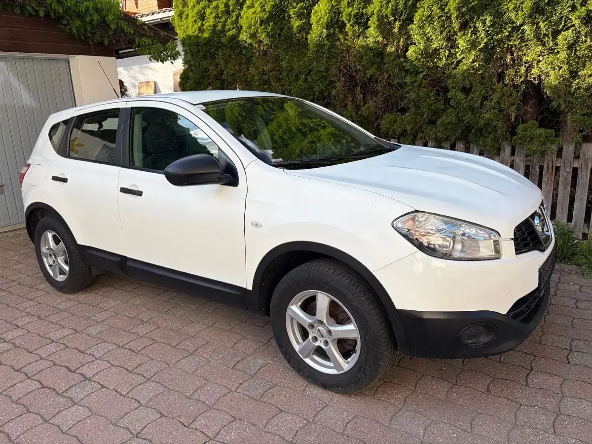 Gebraucht Nissan Qashqai Visia 110 PS (80 kW) 2013 Weiß SUV