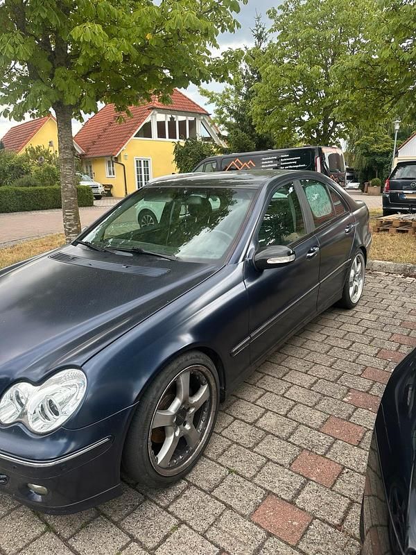 Blau Gebraucht 2000 Mercedes C200 Limousine | 3.300 € - Bild 1/4
