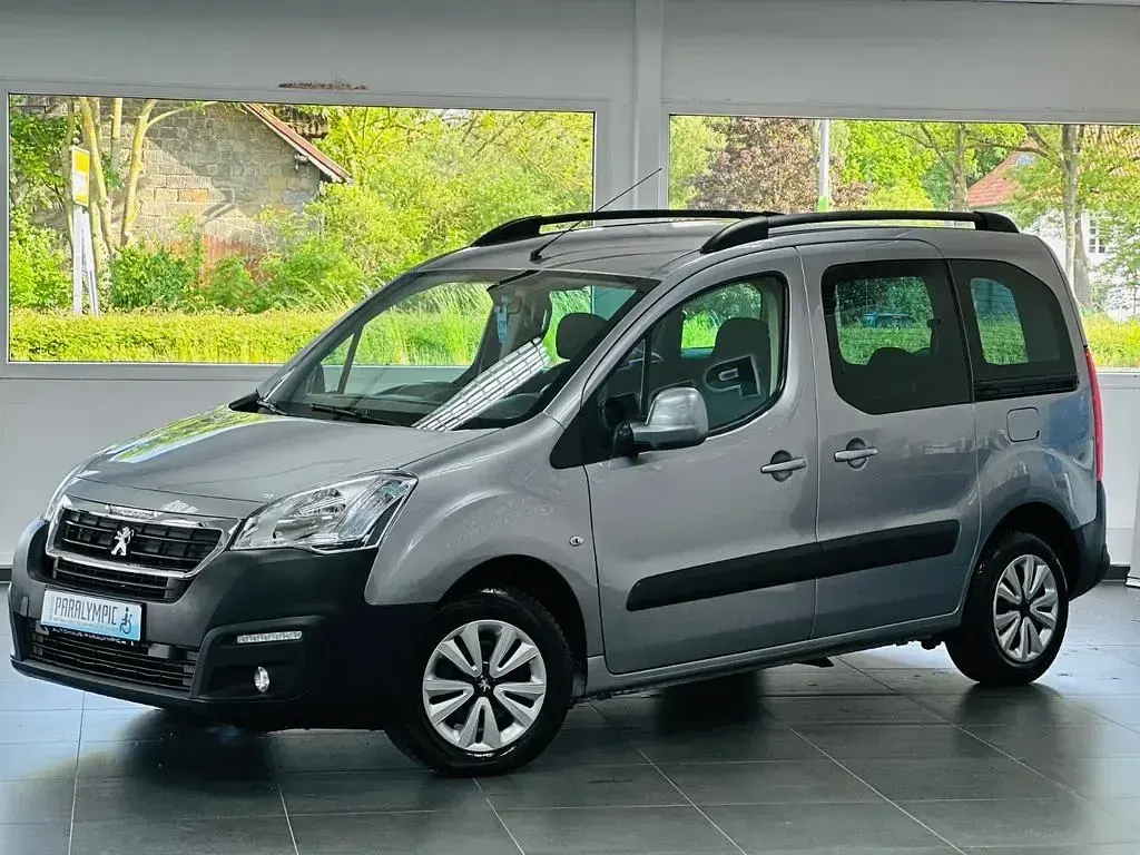 Gebraucht Peugeot TePee Active 99 PS (72 kW) 2016 Lack grau artense/metalliclac Van / Kleinbus