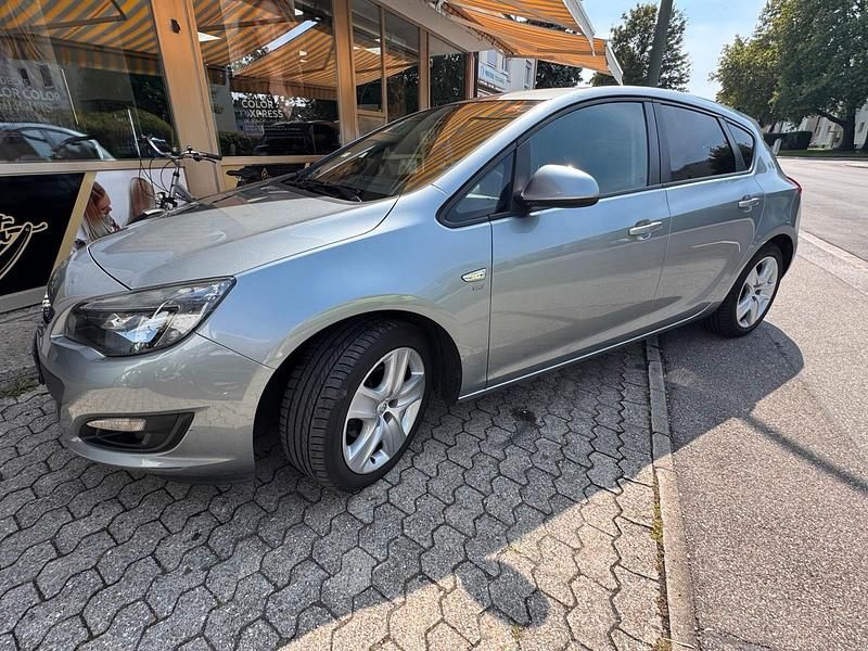 Silber Gebraucht 2014 Opel Astra Kombi | 5.000 € (Fairer Preis) - Bild 1/4