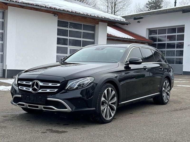 Schwarz Gebraucht 2019 Mercedes E220 Kombi | 18.599 € (Fairer Preis) - Bild 1/4