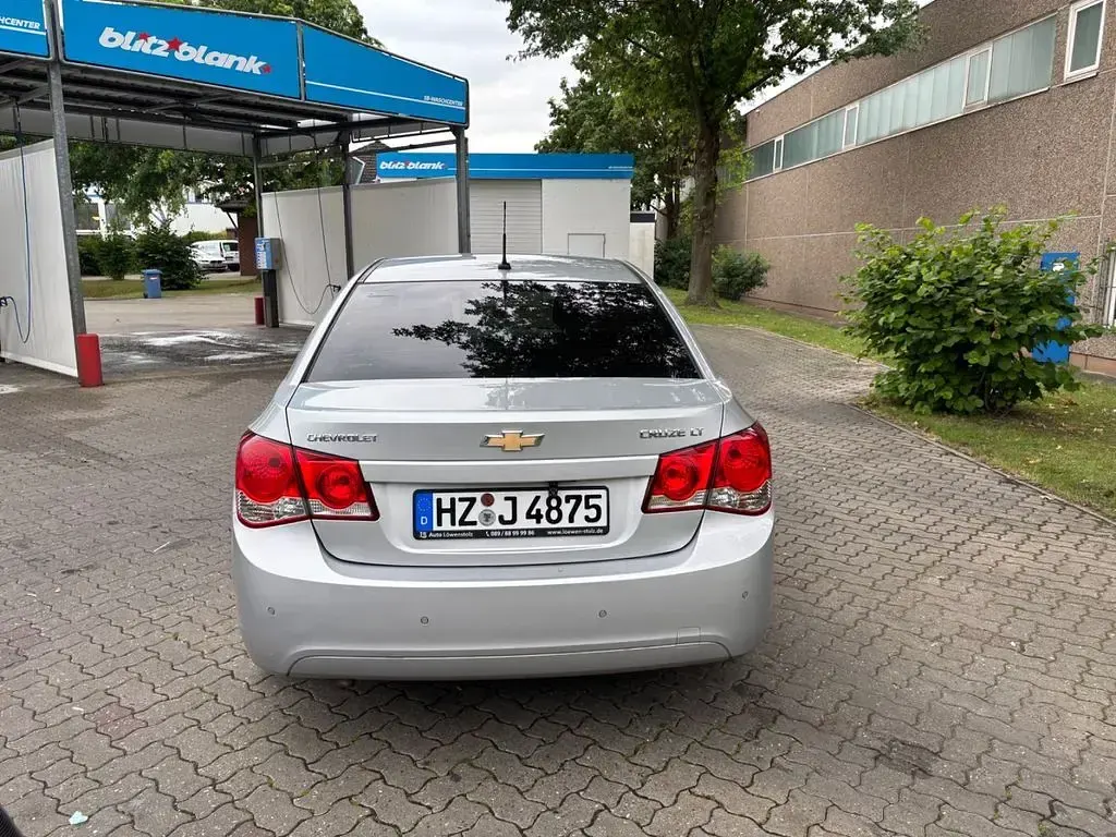 Gebraucht Chevrolet Cruze LT 141 PS (103 kW) 2010 Silber Limousine