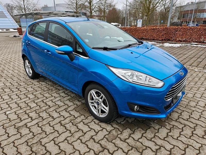 Gebraucht Ford Fiesta Titanium 101 PS (74 kW) 2013 Blau Kleinwagen