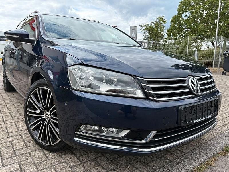 Blau Gebraucht 2012 VW Passat Exclusive Kombi | 8.999 € (Fairer Preis) - Bild 1/4