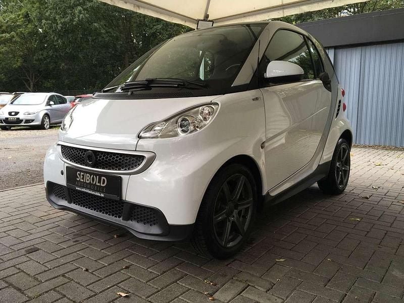 Weiß Gebraucht 2015 Smart ForTwo Coupé Kleinwagen | 7.680 € (Fairer Preis) - Bild 1/4